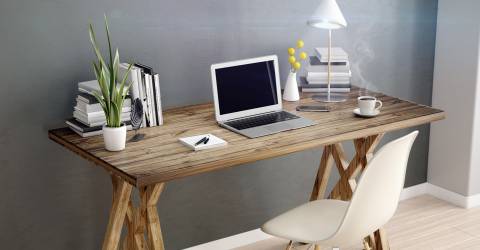 Thuiswerkplek een laptop op een bureau